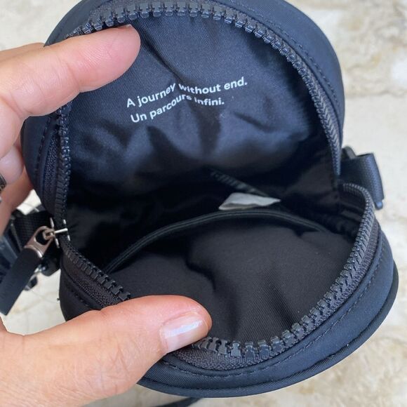 NWOT Lululemon Team Canada Future Legacy Crossbody Bag - Picture 8 of 11